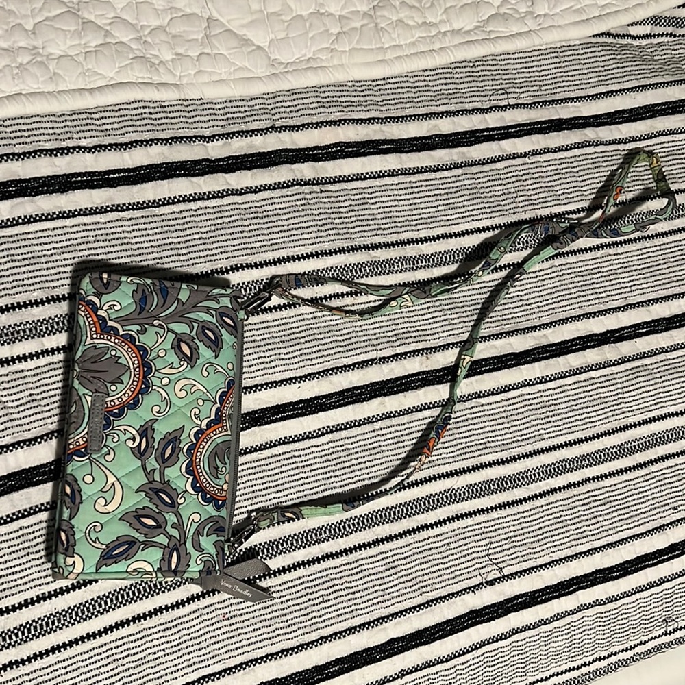 vera bradley crossbody in fan flowers